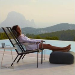 Edge lounge havestol m/armlæn - Cane-Line