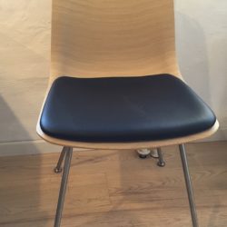 Tulip stol i valnød stålstel